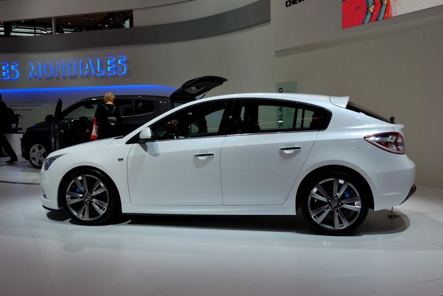  Chevrolet Cruze Hatchback Concept 2010 года  (фото 3 из 18)
